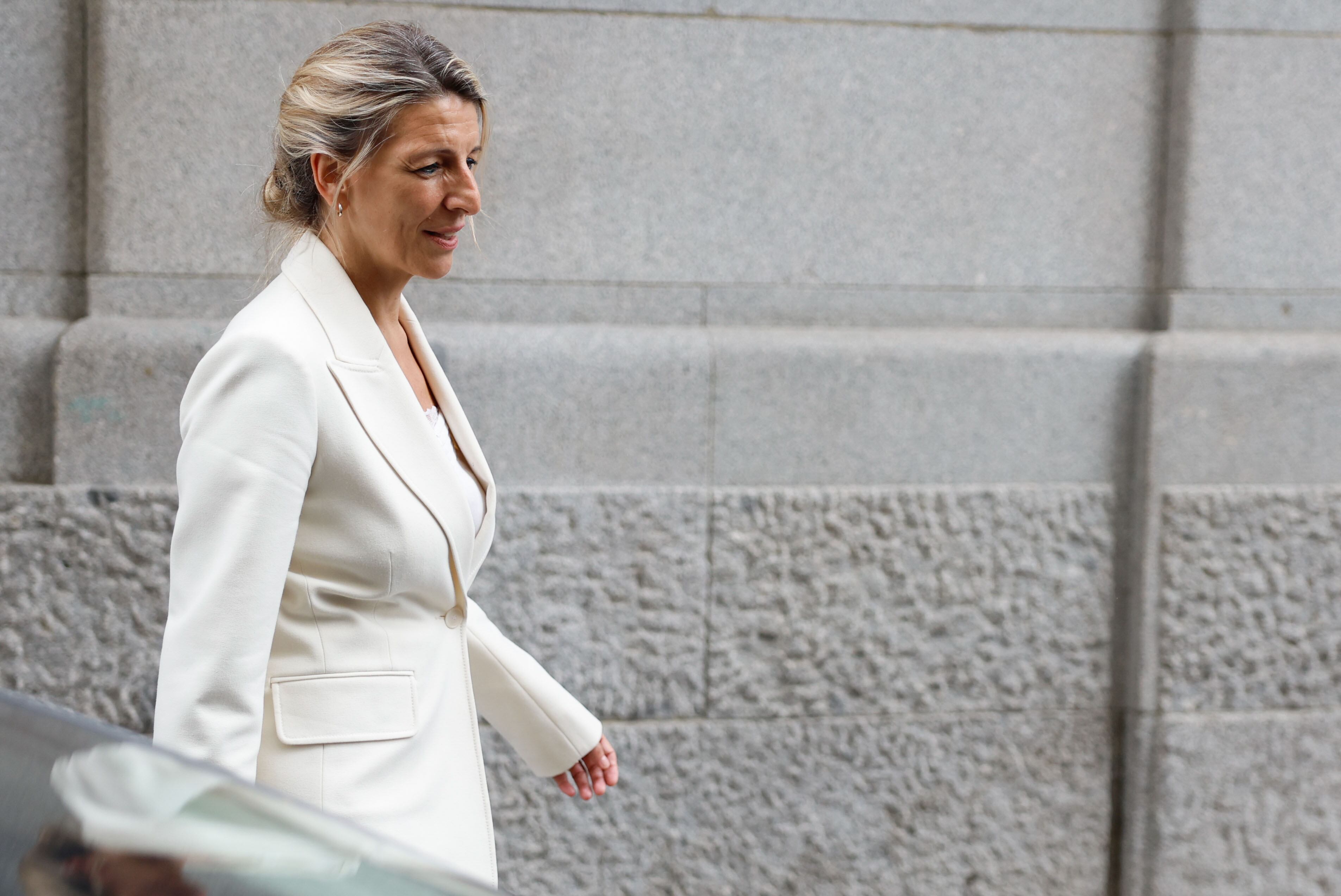 La líder de Sumar y vicepresidenta segunda del Gobierno, Yolanda Díaz, sale del Círculo de Bellas Artes de Madrid tras anunciar su renuncia como coordinadora de la formación después de los malos resultados en las elecciones europeas.