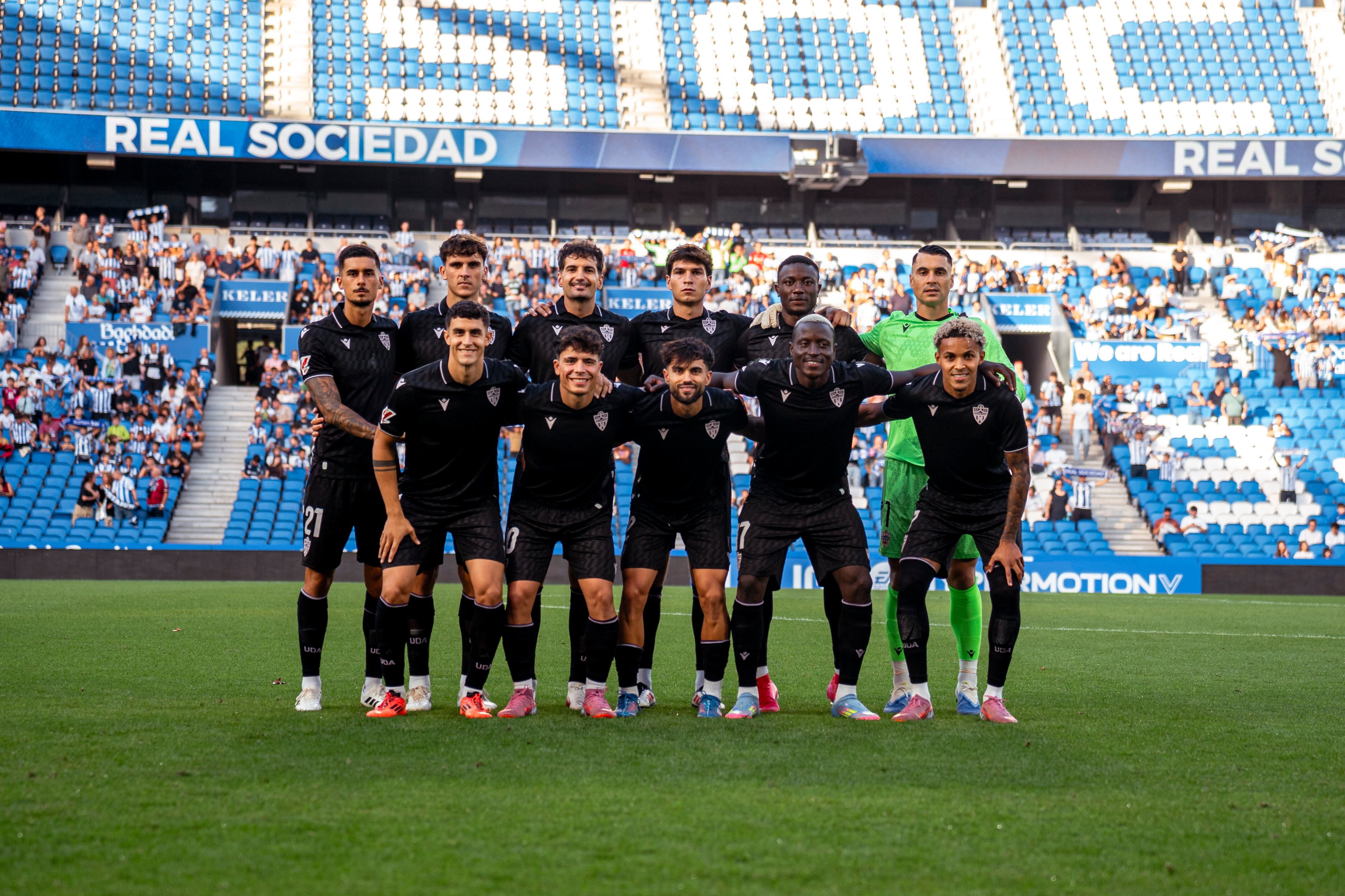 El once del Almería tuvo hasta cuatro cambios.