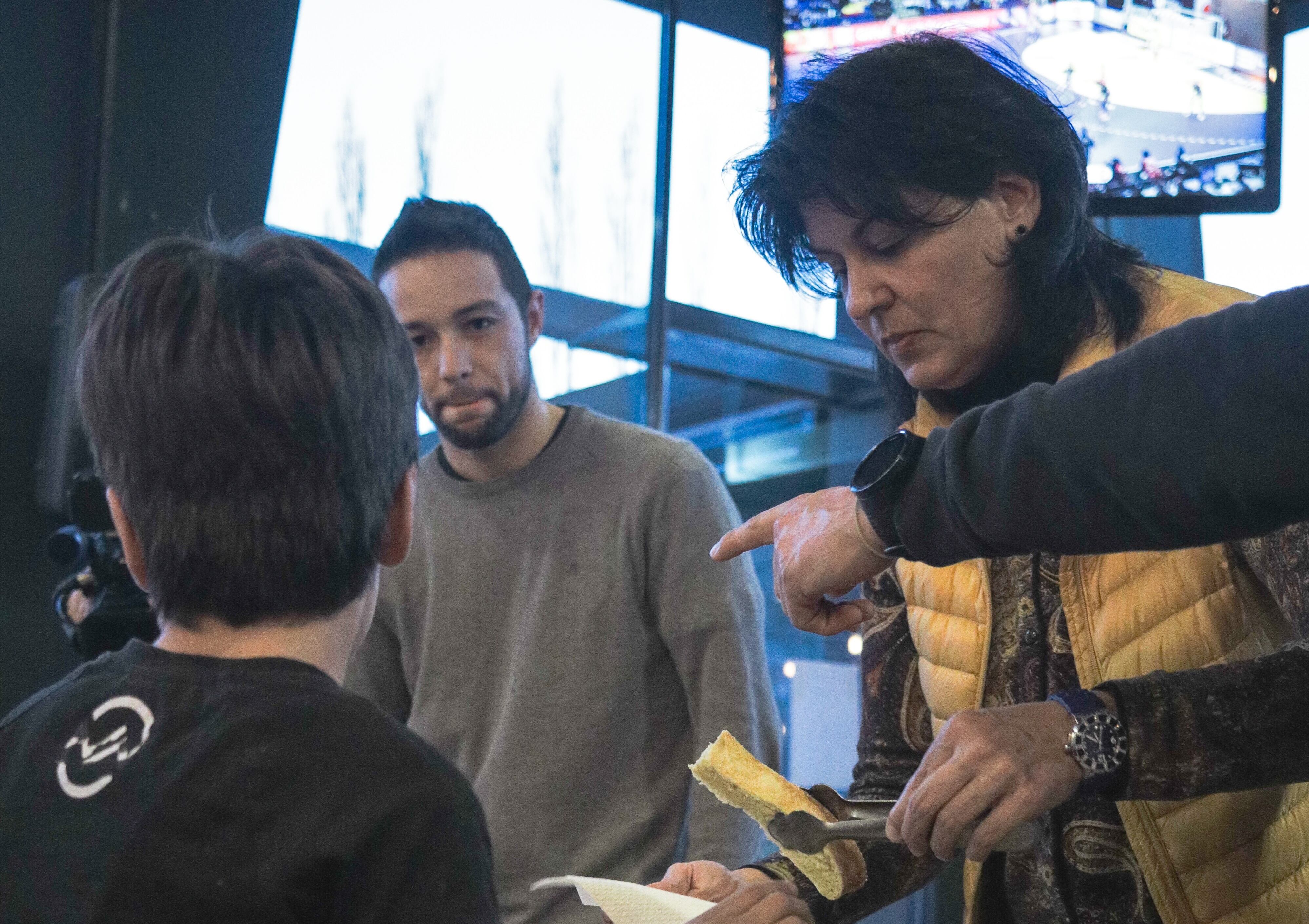 Xocolatada de la candidatura de CC amb joves de la Massana.