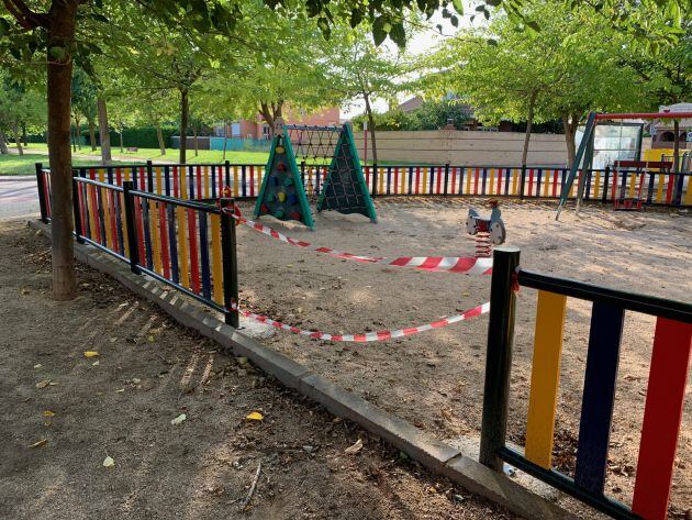 Parque infantil cerrado en Cabanillas del Campo