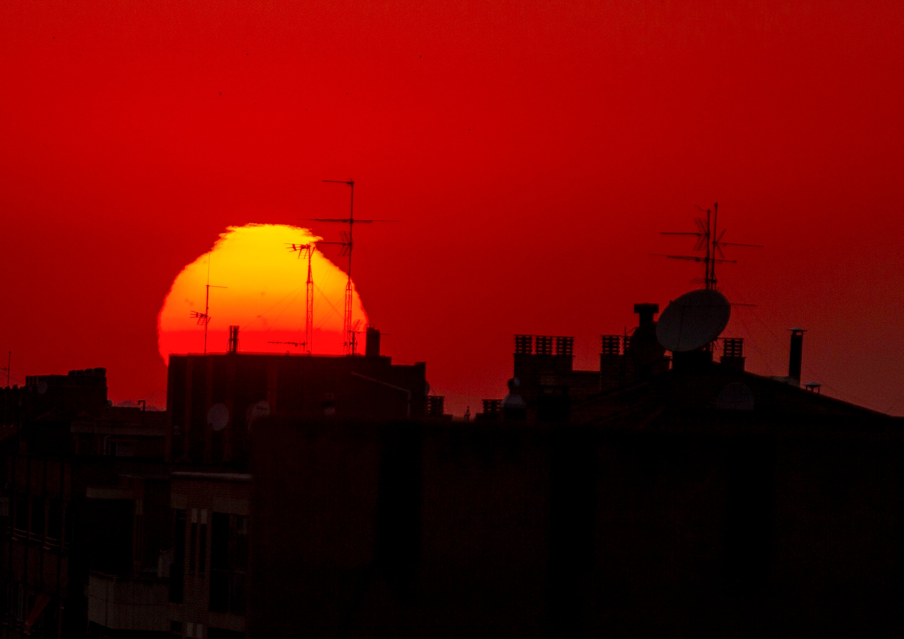 El solsticio de verano marca el inicio de la temporada estival y el día y la hora exacta en la que se produce depende de la posición de la Tierra en relación con el sol.