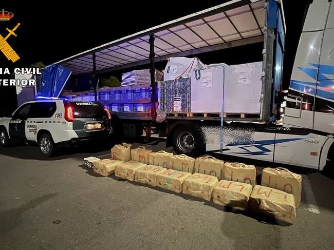 La Guardia Civil encontró 420 kilos de hachís en el interior del camión