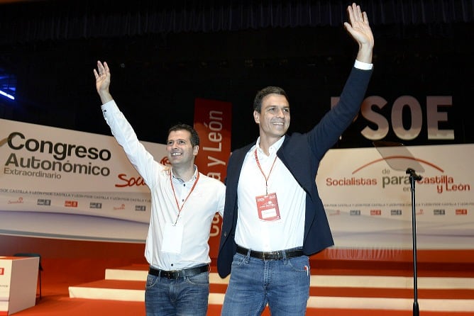 El secretario general del PSOE, Pedro Sánchez y el secretario general del PSCyL, Luis Tudanca, durante el congreso extraordinario que los socialistas castellanoleones celebran en Valladolid