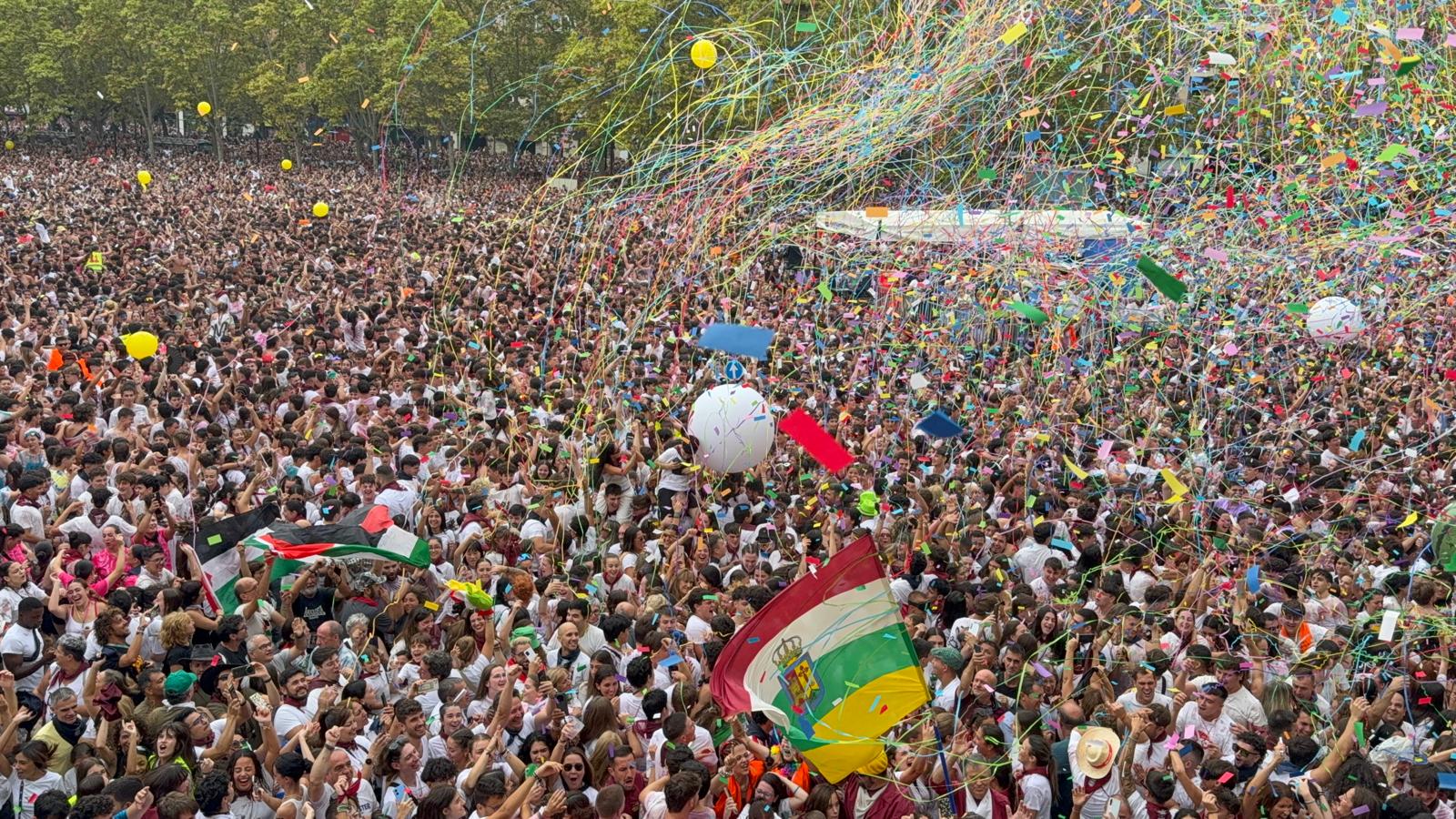 Logroño ha celebrado el comienzo de las fiestas de San Mateo 2025 con el lanzamiento del cohete desde la plaza del Ayuntamiento.