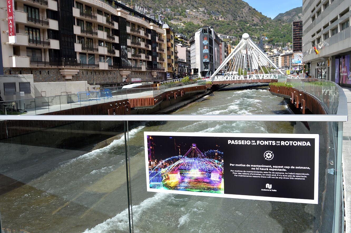 Les fonts de la Rotonda una vegada es va descobrir la inundació.