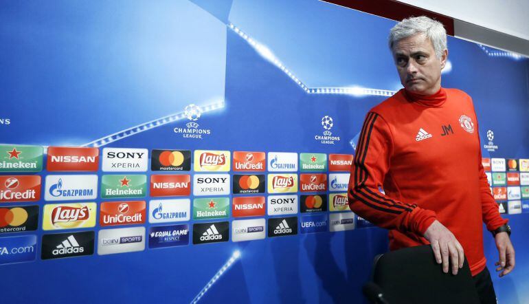  El entrenador portugués del Manchester United, José Mourinho, durante la rueda de prensa previa al partido de Liga de Campeones