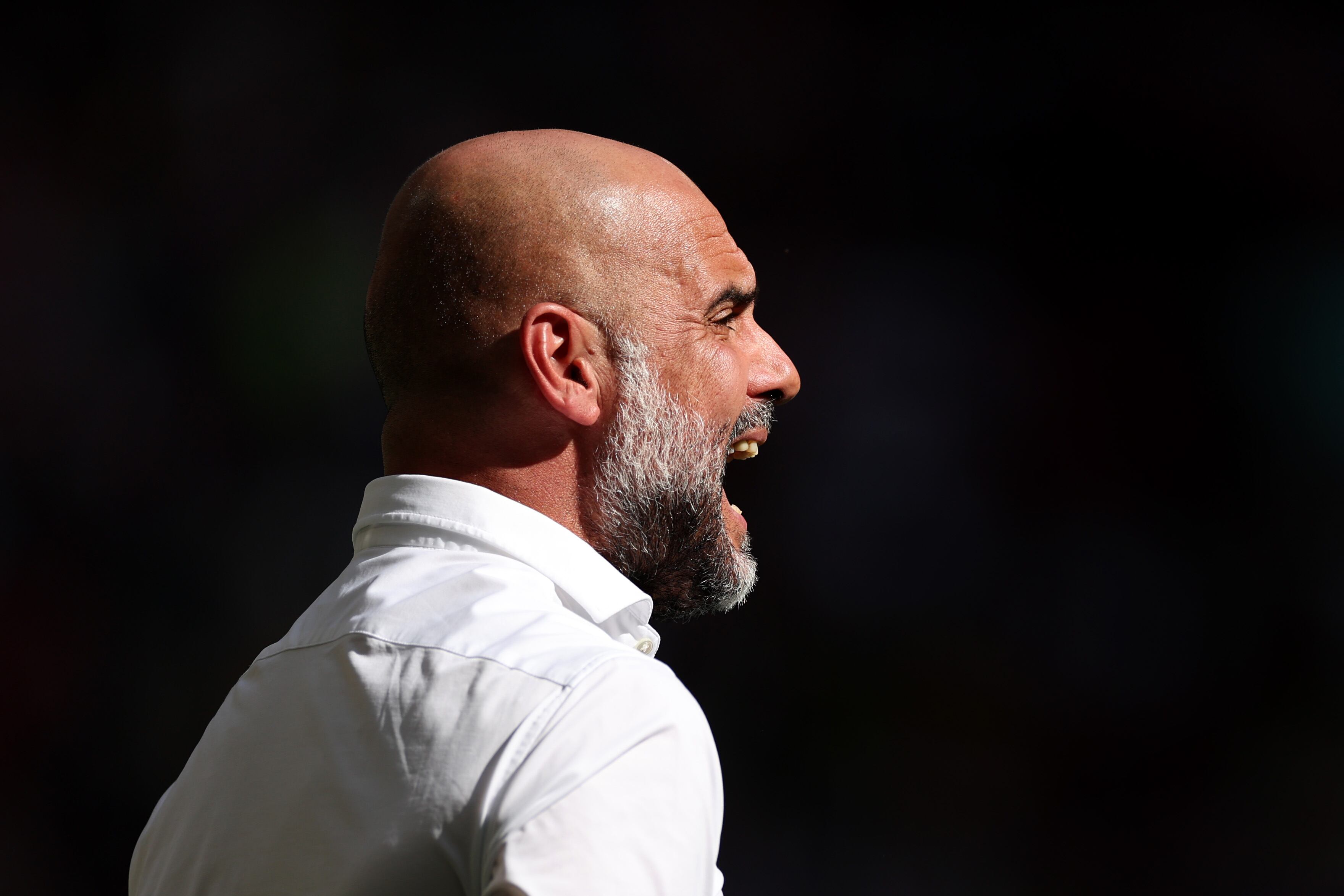 Pep Guardiola durante la final de la FA Community Shield contra el Arsenal FC de Mikel Arteta.