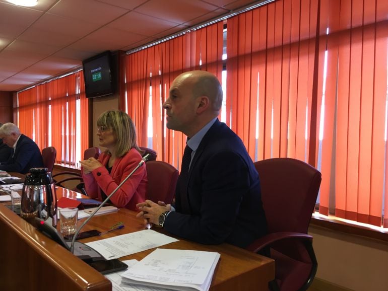 El Concejal de Facenda, Jaime Aneiros, durante su intervención en el pleno municipal del mes de marzo.