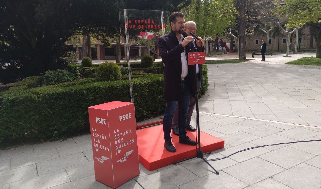 Luis Tudanca, secretario general del PSOE en Castilla y León y Jesús Caro, candidato al Senado por Ávila