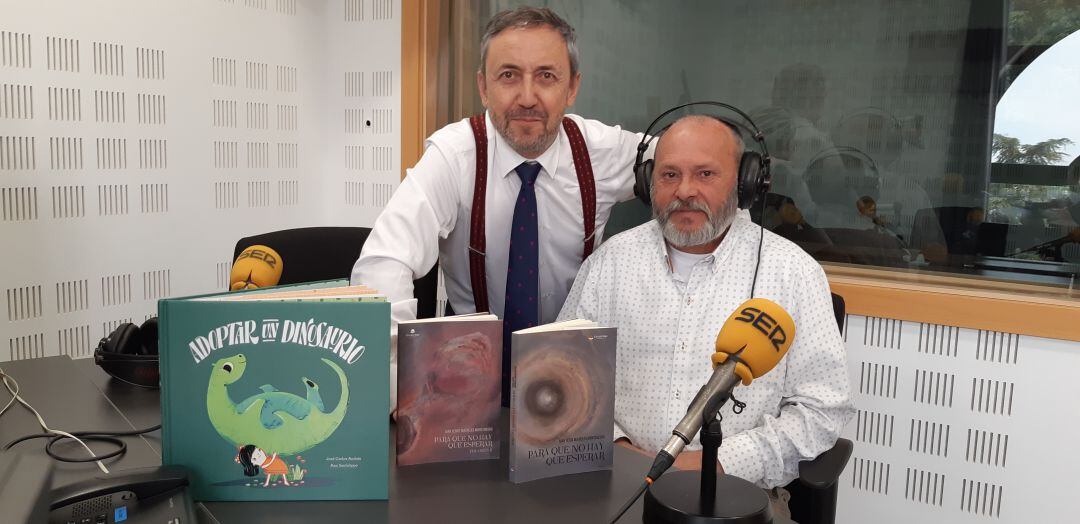 Chema Contreras (i) con Juan Jesús Maireles, invitado de hoy.