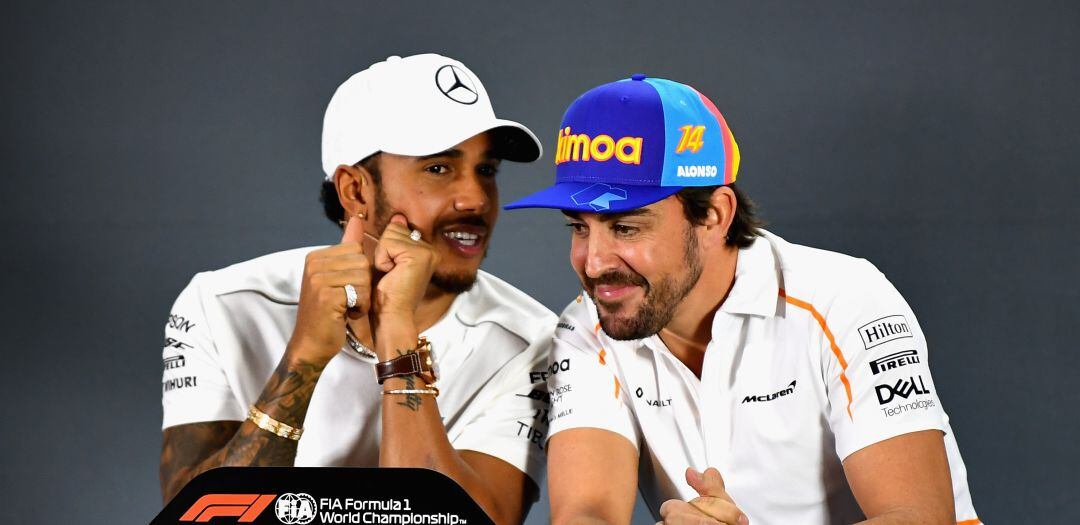 Hamilton y Alonso, durante una rueda de prensa hace años