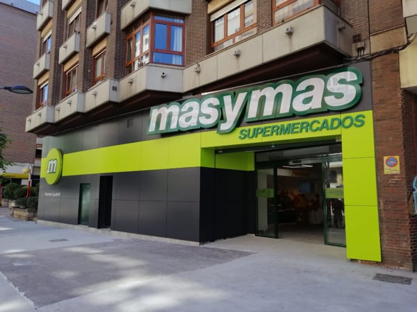 Fachada de un supermercado Masymas en Gijón