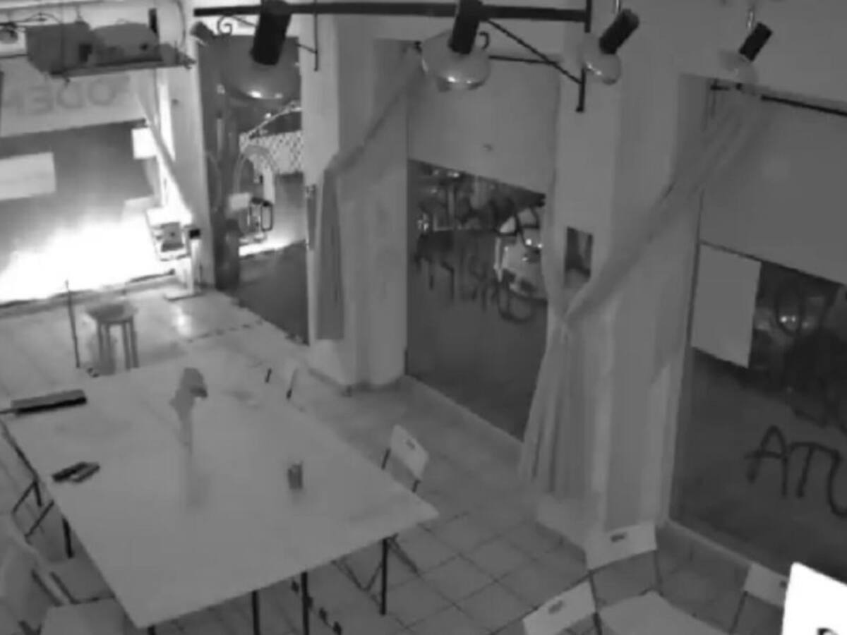 Atacan con artefactos incendiarios la sede de Podemos en Cartagena