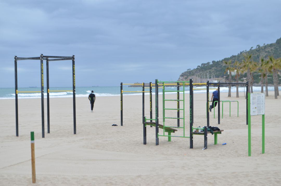 Barras de calistenia en la Playa La Concha