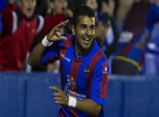El delantero, Ángel Luis Rodríguez  celebrando un gol esta temporada