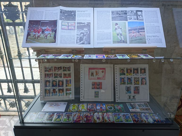 Exposición de sellos en el vestíbulo del edificio del Ayuntamiento de Palencia, en la Plaza Mayor