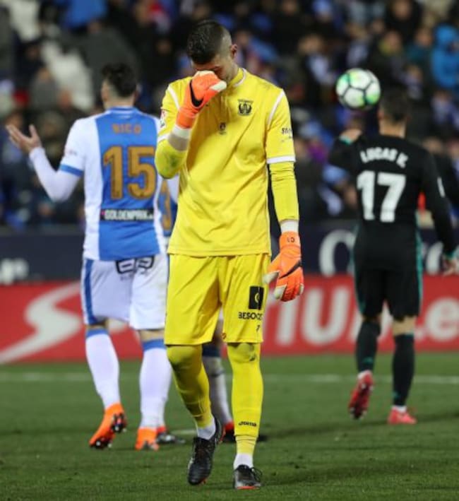 Cuellar se lamenta de un lance durante el último partido en Butarque, ante el Real Madrid C.F.