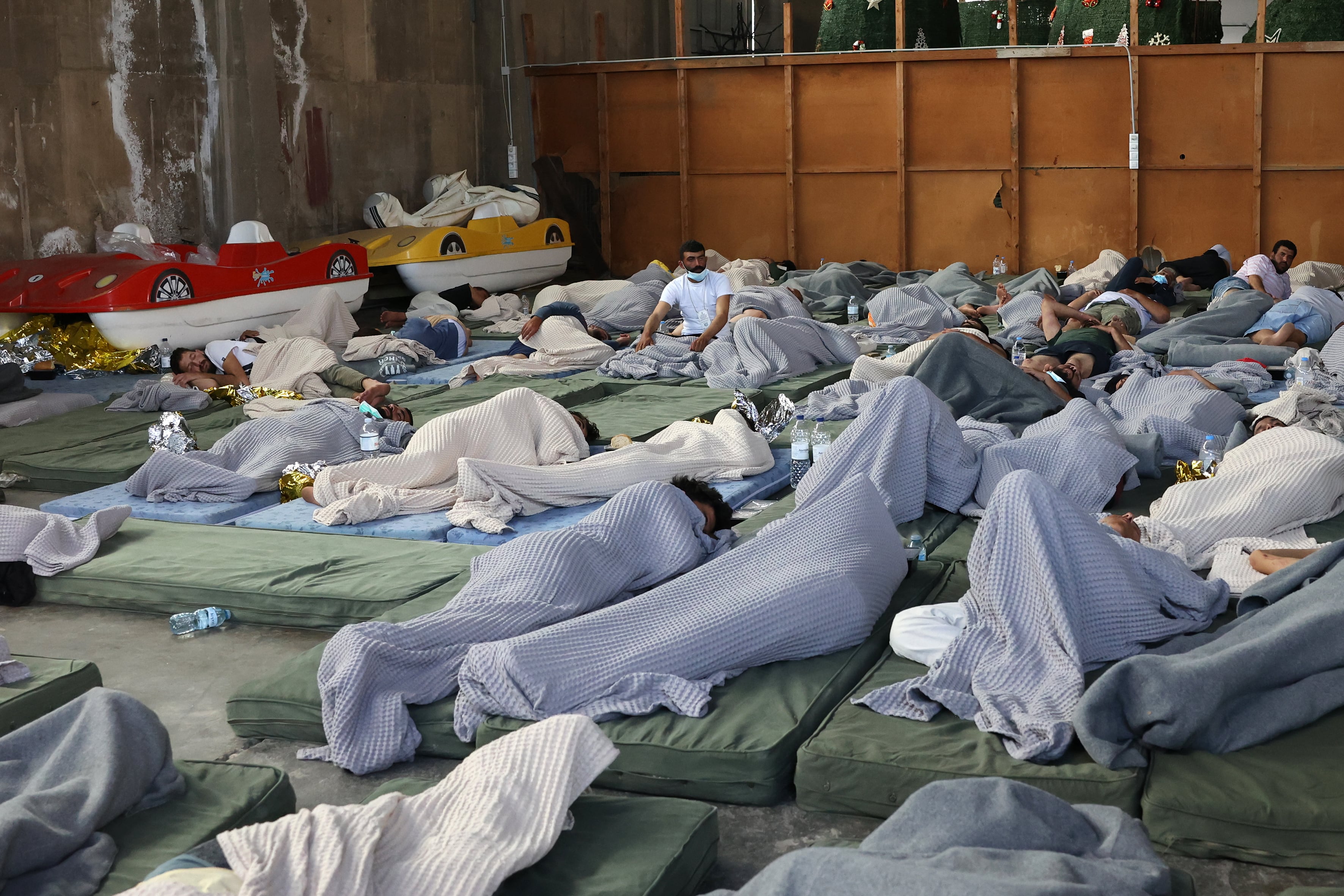 Migrantes rescatados en Kalamata. (Photo by Costas Baltas/Anadolu Agency via Getty Images)