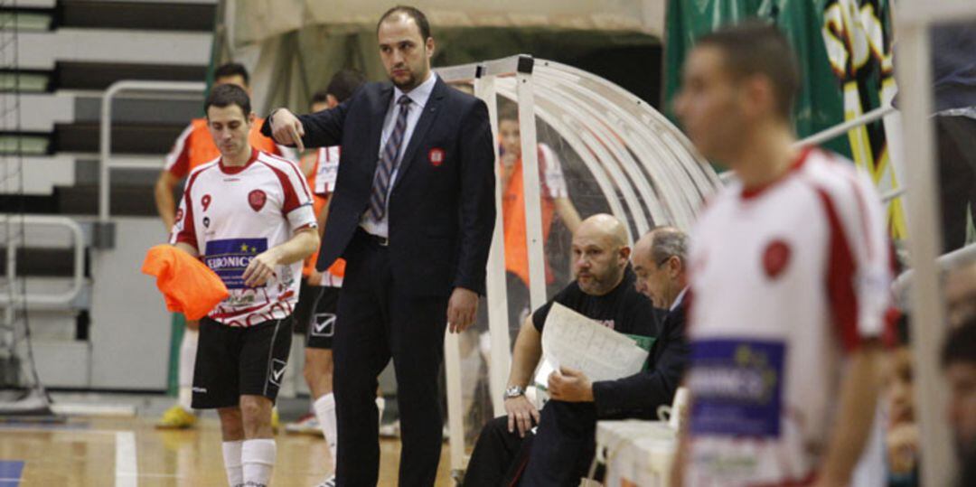 Eloy Alonso regresa al extranjero