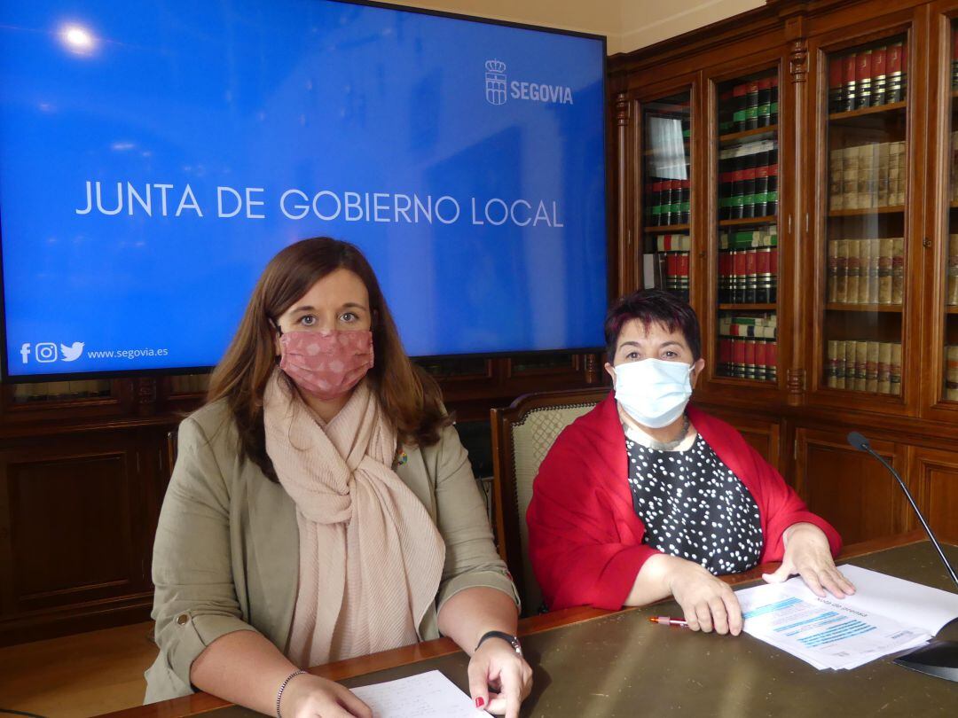 Imágen en archivo de Clara Martín, concejala de Urbanismo, y Clara Luquero, alcaldesa