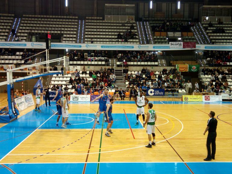 Imágen del partido entre el Amics y el Ourense la semana pasada.