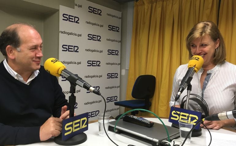 Leiceaga con Aida Pena en el estudio de Radio Galicia