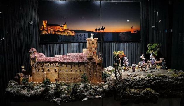 Escaparate de Fotografía Juan Luis Misis con el Alcázar antiguo