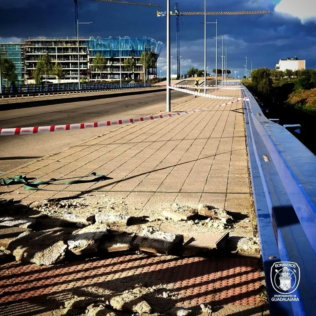 Puente Avenida Aguas Vivas/Foto Bomberos GU