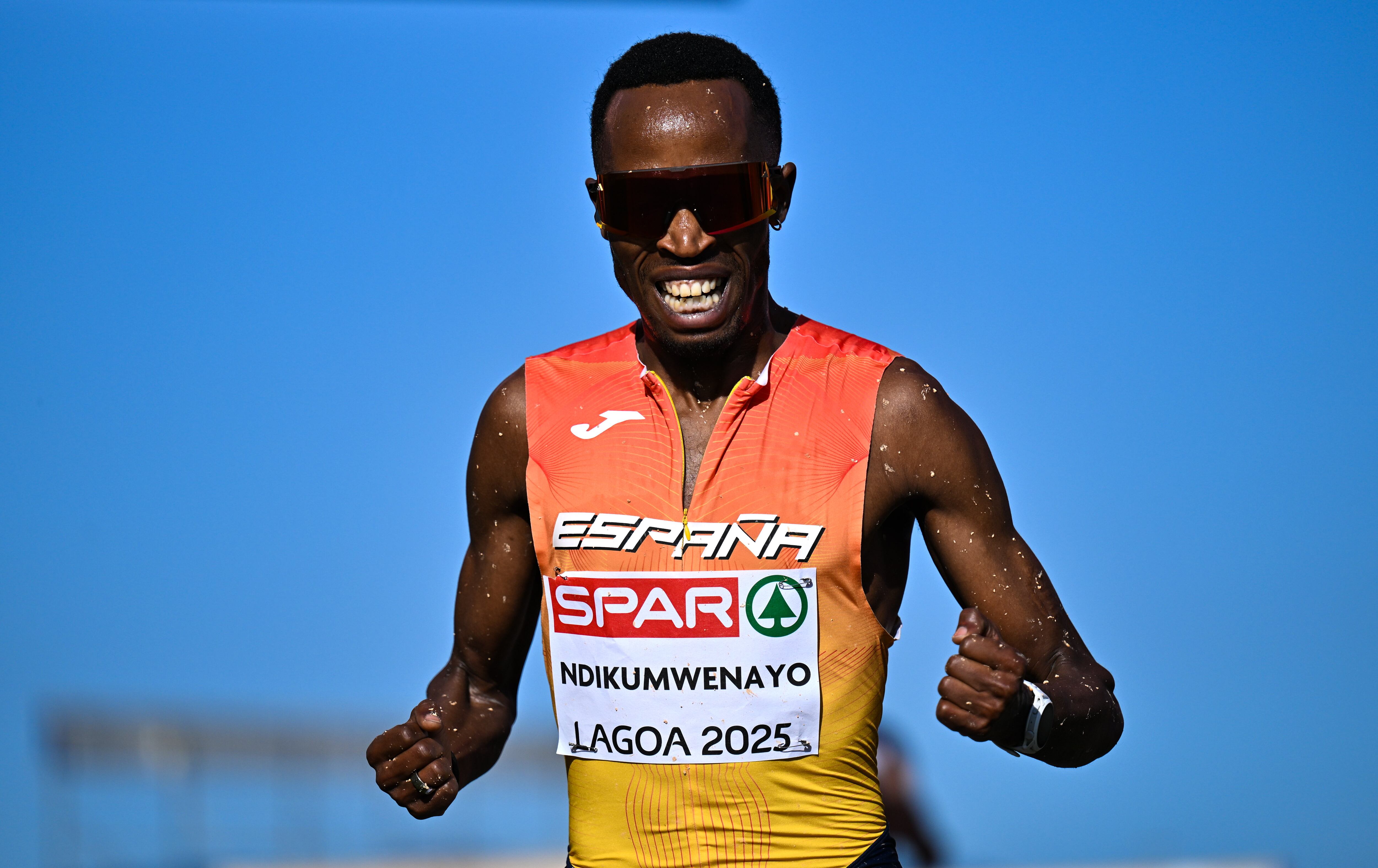 Ndikumwenayo celebrando la victoria