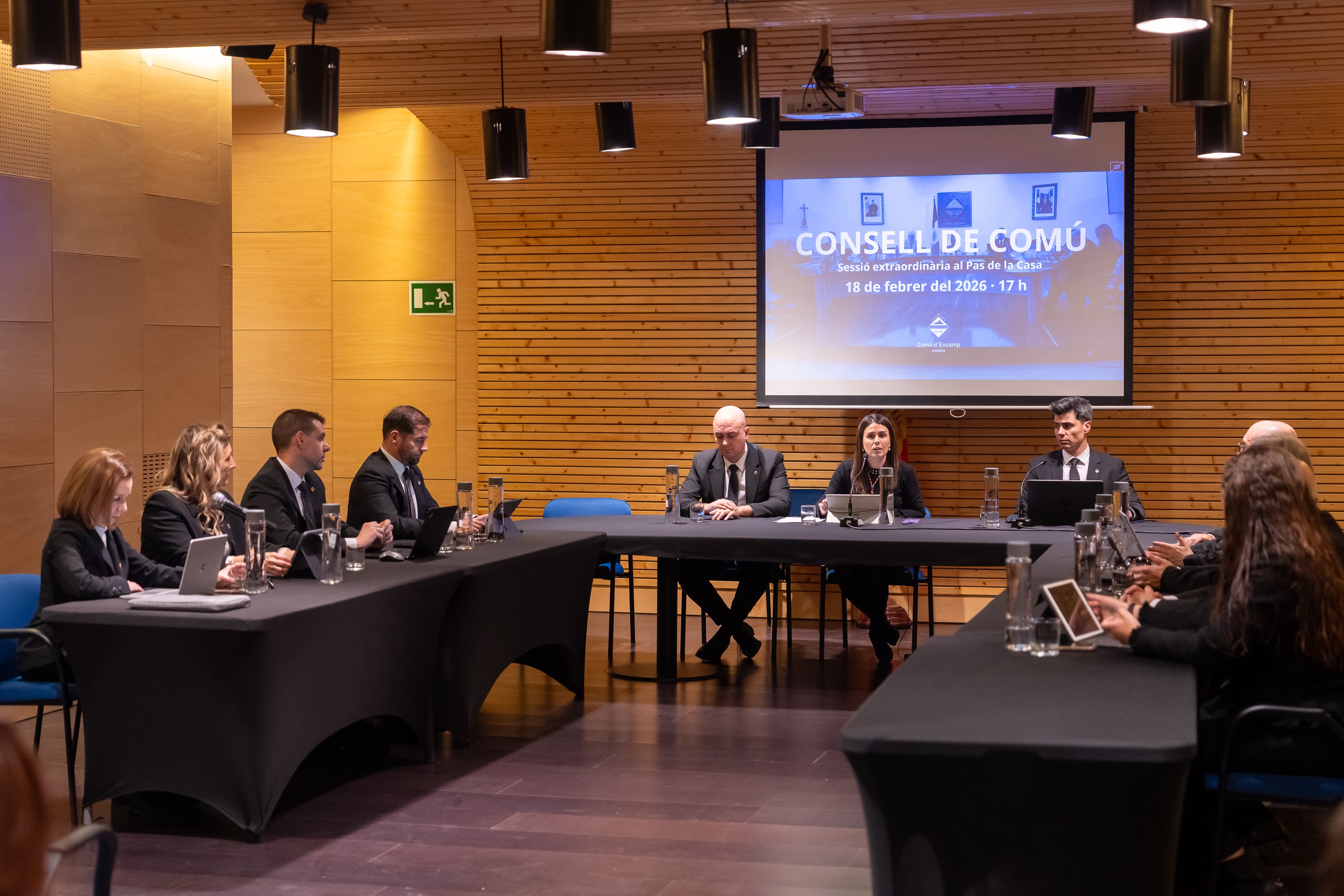 Durant la sessió extraordinària de consell de comú d'Encamp per aprovar els ajuts