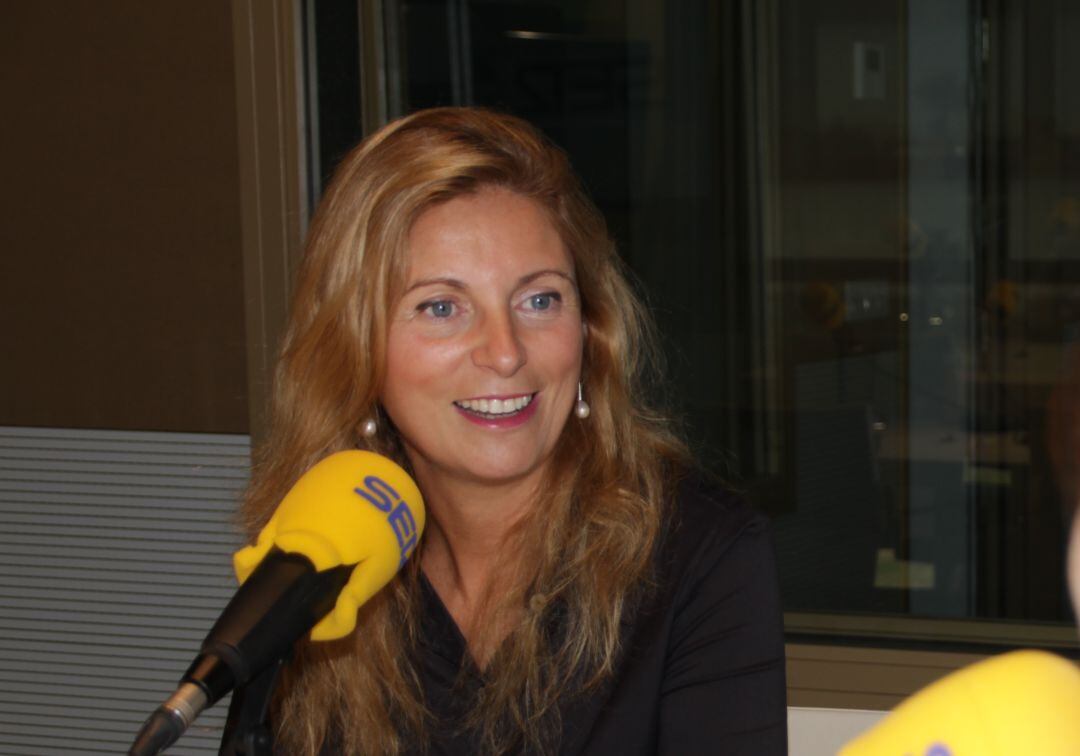 Amparo Marco en los estudios de Radio Castellón en una foto de archivo