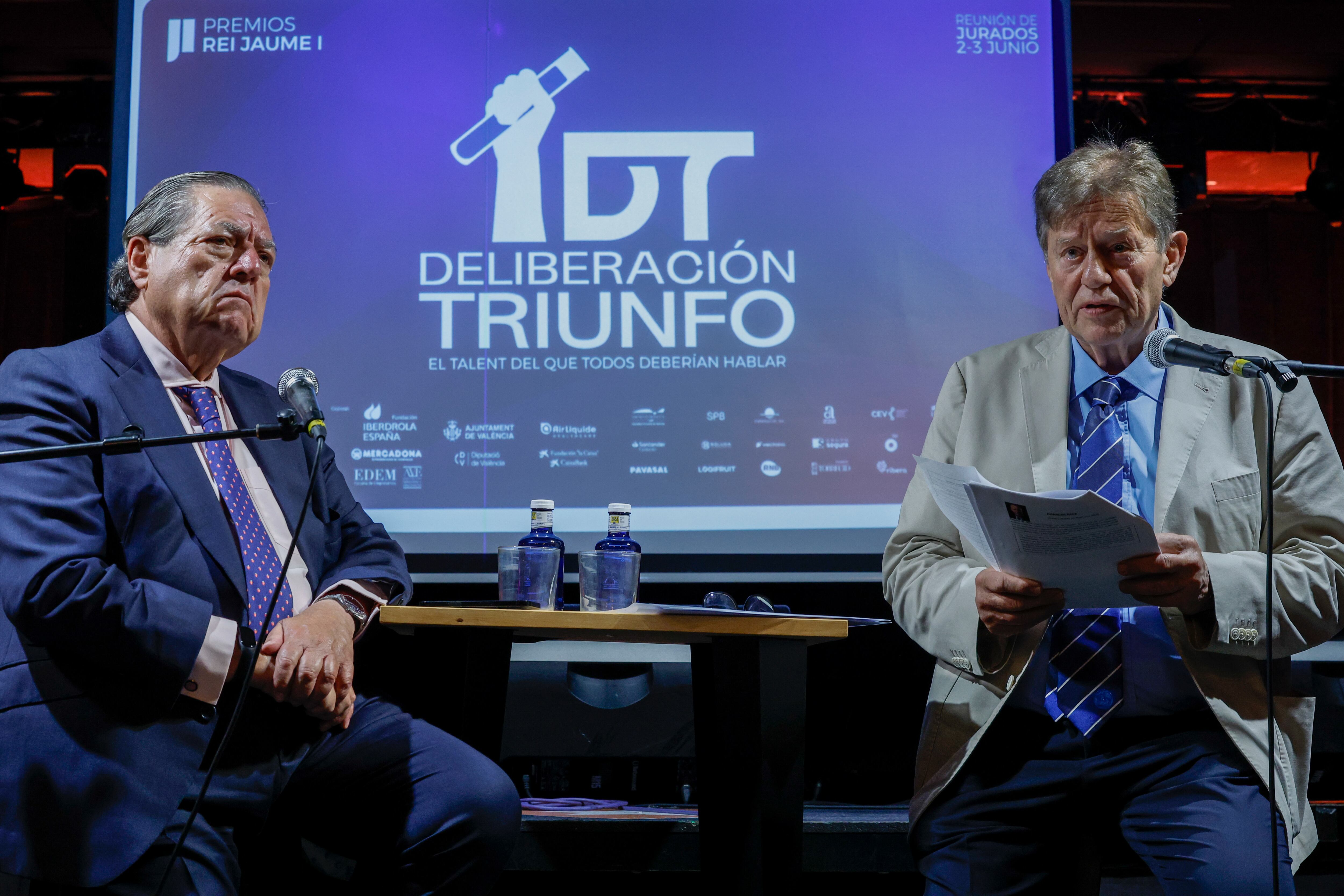 VALENCIA, 23/05/2025.- El presidente de la Fundación Valenciana Premios Rei Jaume I, Vicente Boluda (i), y el presidente ejecutivo de la misma, Javier Quesada, presentan las novedades de la 37ª edición de la Reunión de Jurados de los Premios Rei Jaume I, que tendrá lugar los próximos 2 y 3 de junio, así como la campaña de comunicación destinada a dar visibilidad a la ciencia, la investigación y el emprendimiento. EFE/Biel Aliño