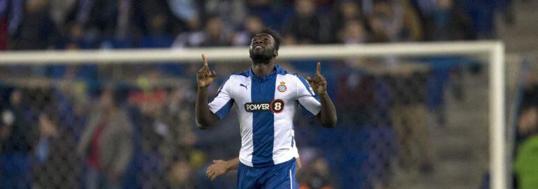 GRA300. CORNELLÁ. 13/01/2015.- El delantero ecuatoriano del RCD Espanyol Felipe Caicedo celebra el gol marcado al Valencia, durante el partido de vuelta de los octavos de final de la Copa del Rey que RCD Espanyol y Valencia CF disputan esta noche en el es