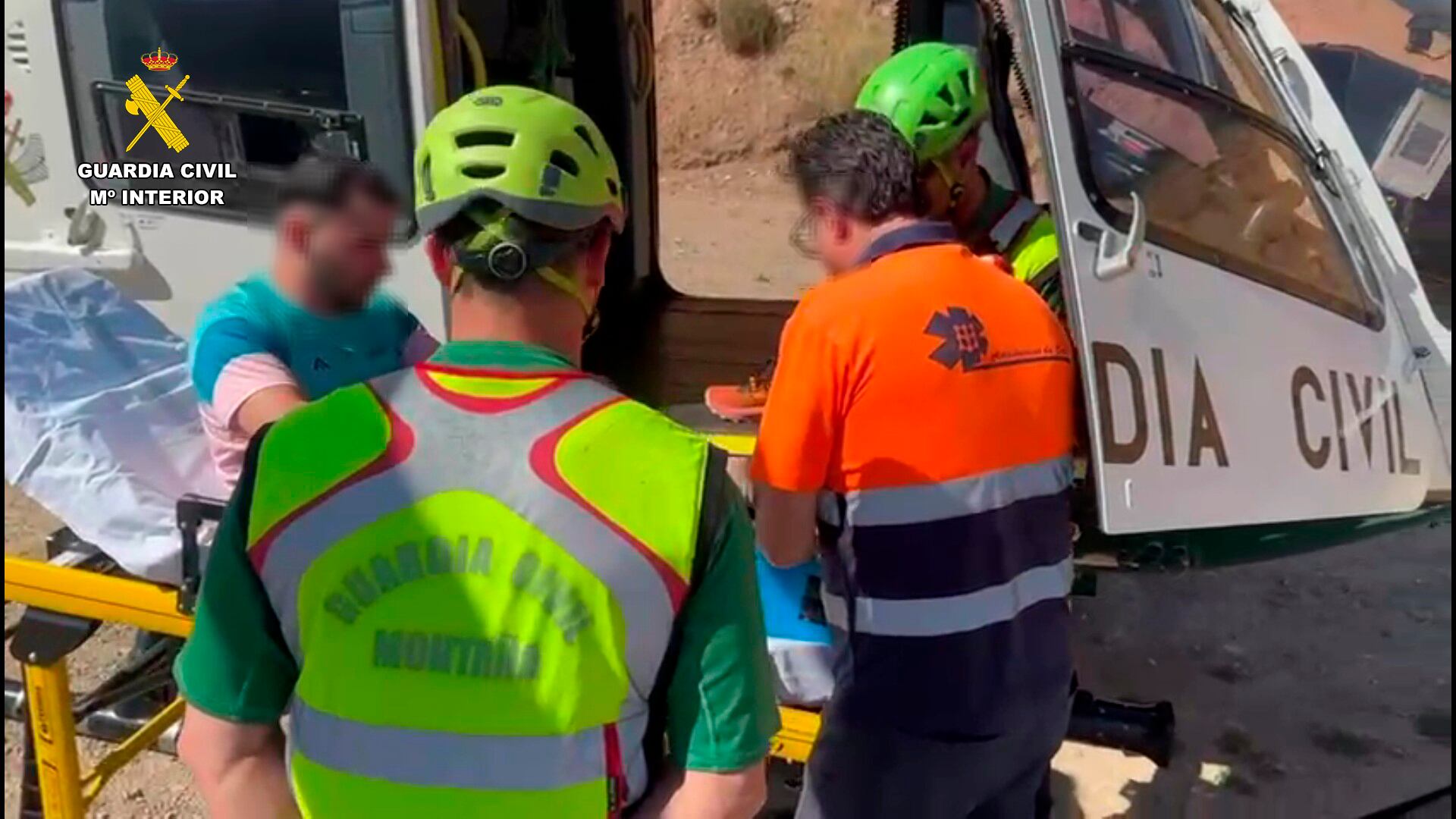 Rescate aéreo: la Guardia Civil auxilia a un corredor de montaña durante la IV edición de la Arnedillo Trail