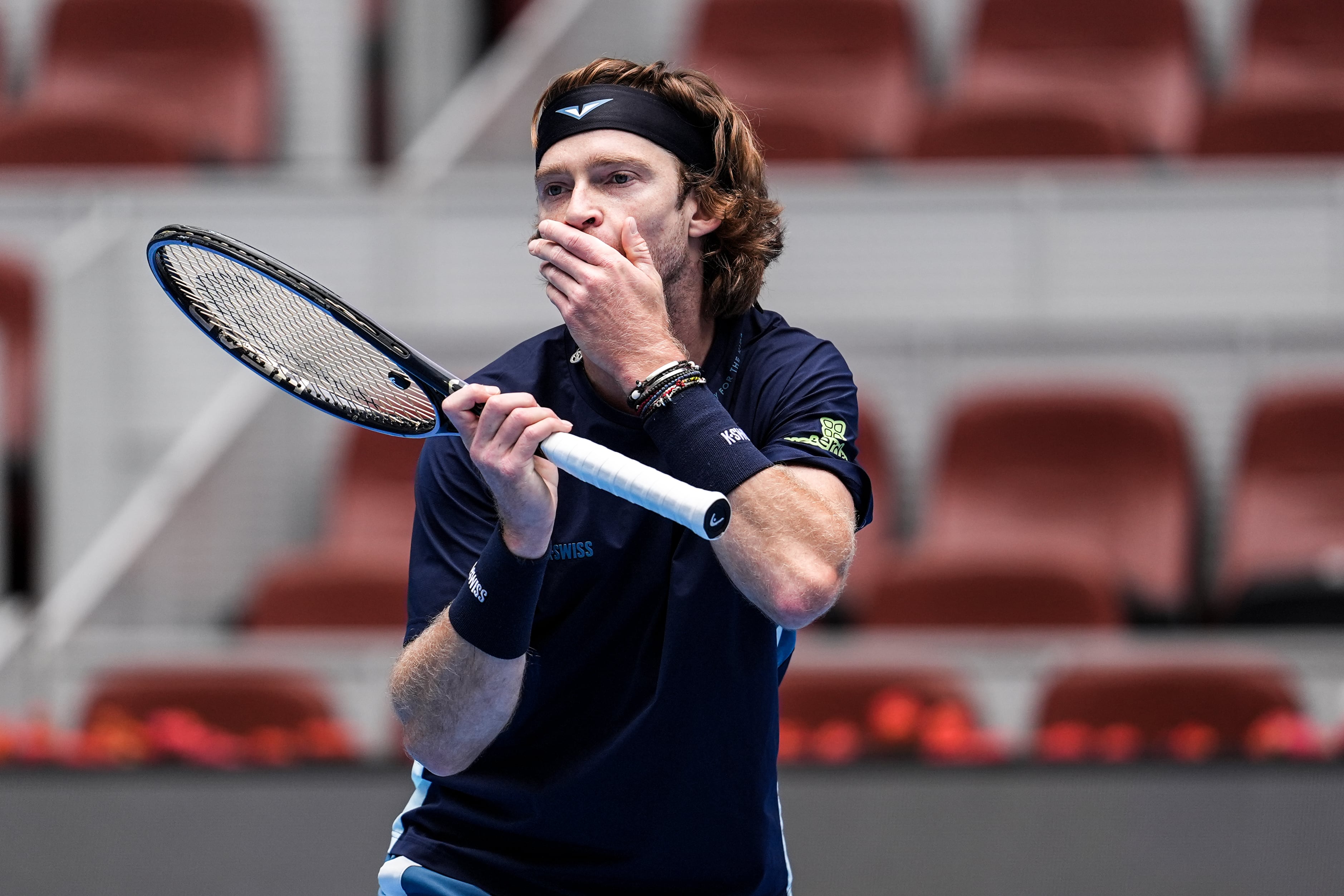 Andrey Rublev se lamenta en el Open de China 2024