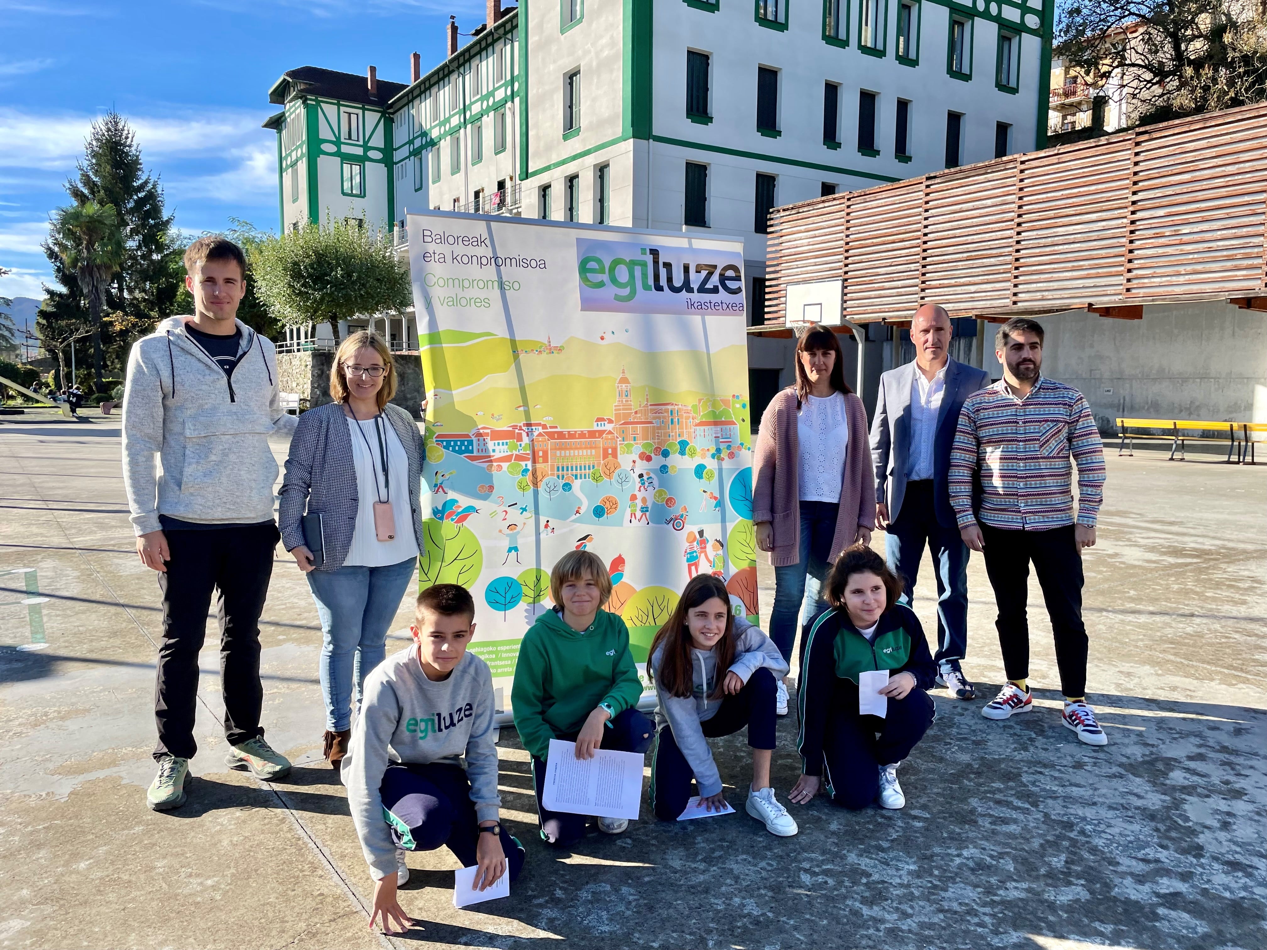 Visita al colegio Egiluze de Hondarribia que participa en los talleres de concienciación ambiental de Servicios de Txingudi.