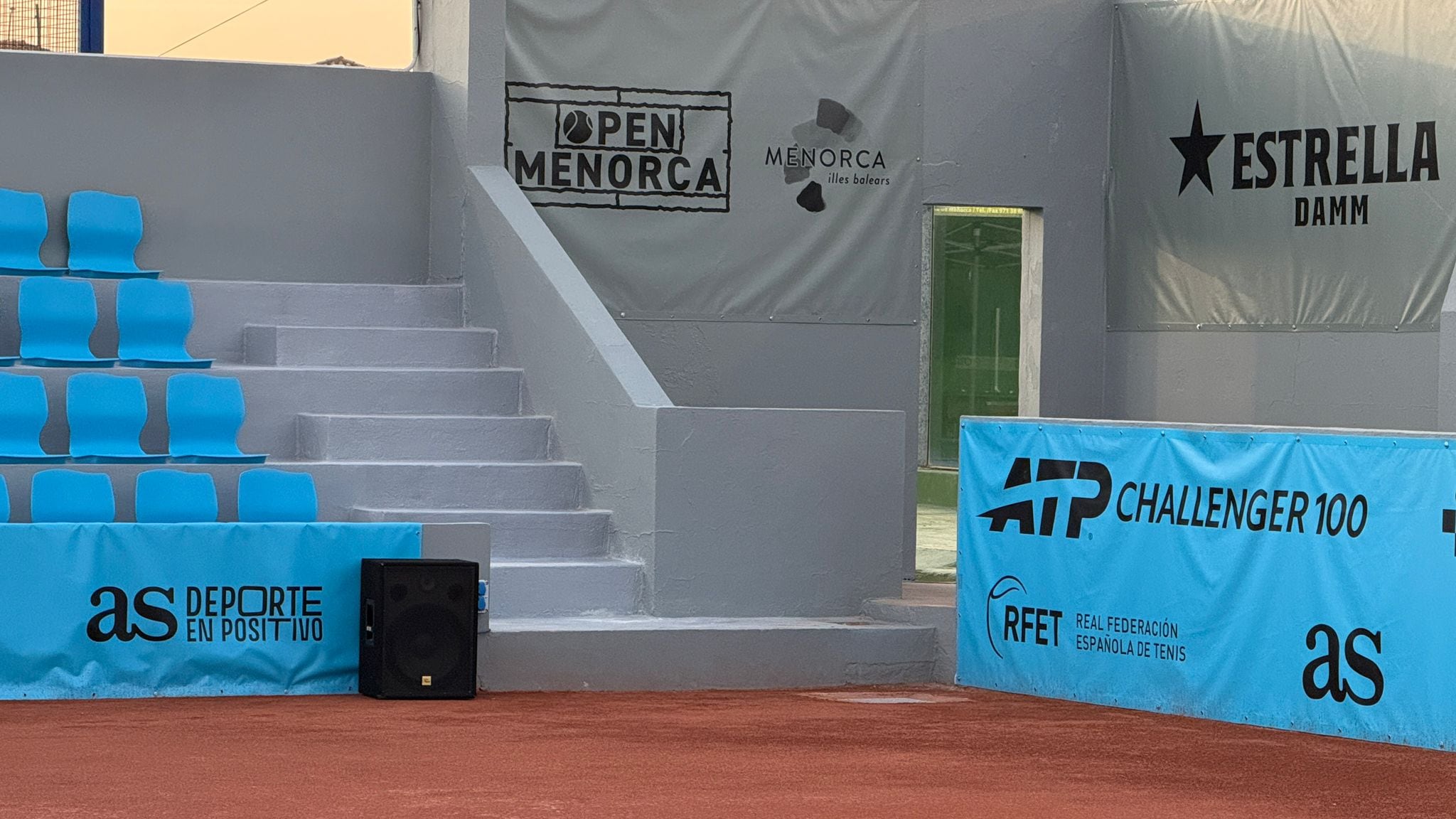 La col·laboració del grup PRISA permetrà que col·lectius vulnerables puguin gaudir del torneig de tennis de Ciutadella.