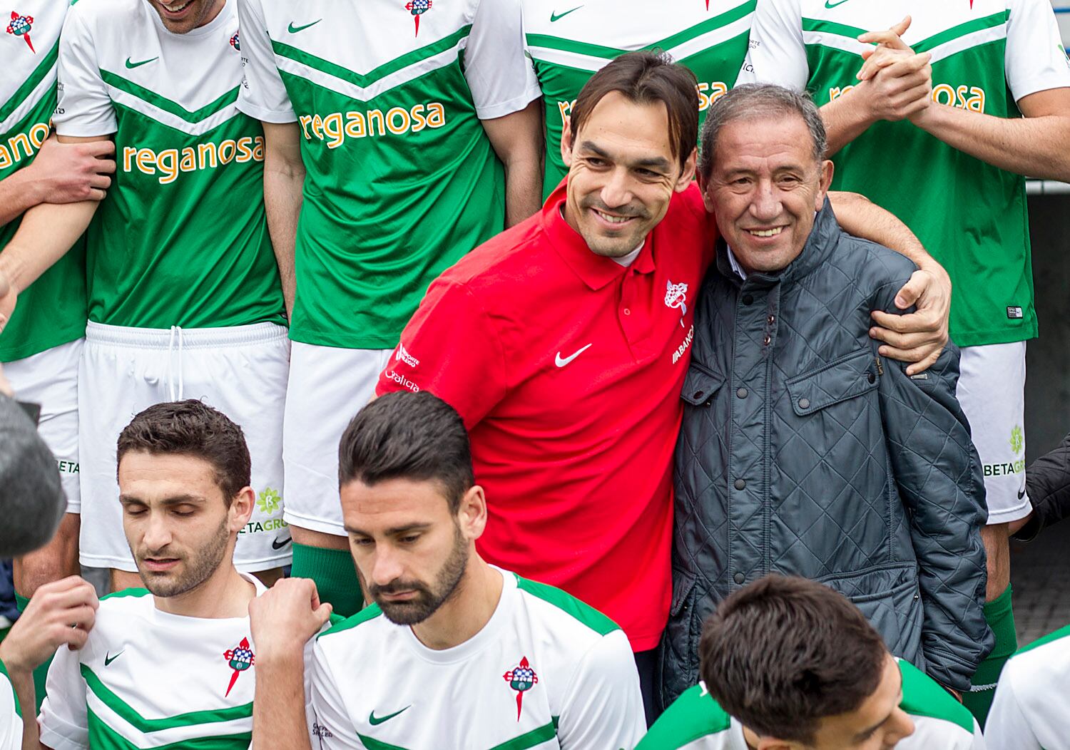 Isidro Silveira, en una de sus últimas apariciones públicas, el 4 de marzo de 2016, durante la fotografía oficial del Racing por esa temporada en A Malata (foto: Mero Barral / Cadena SER)