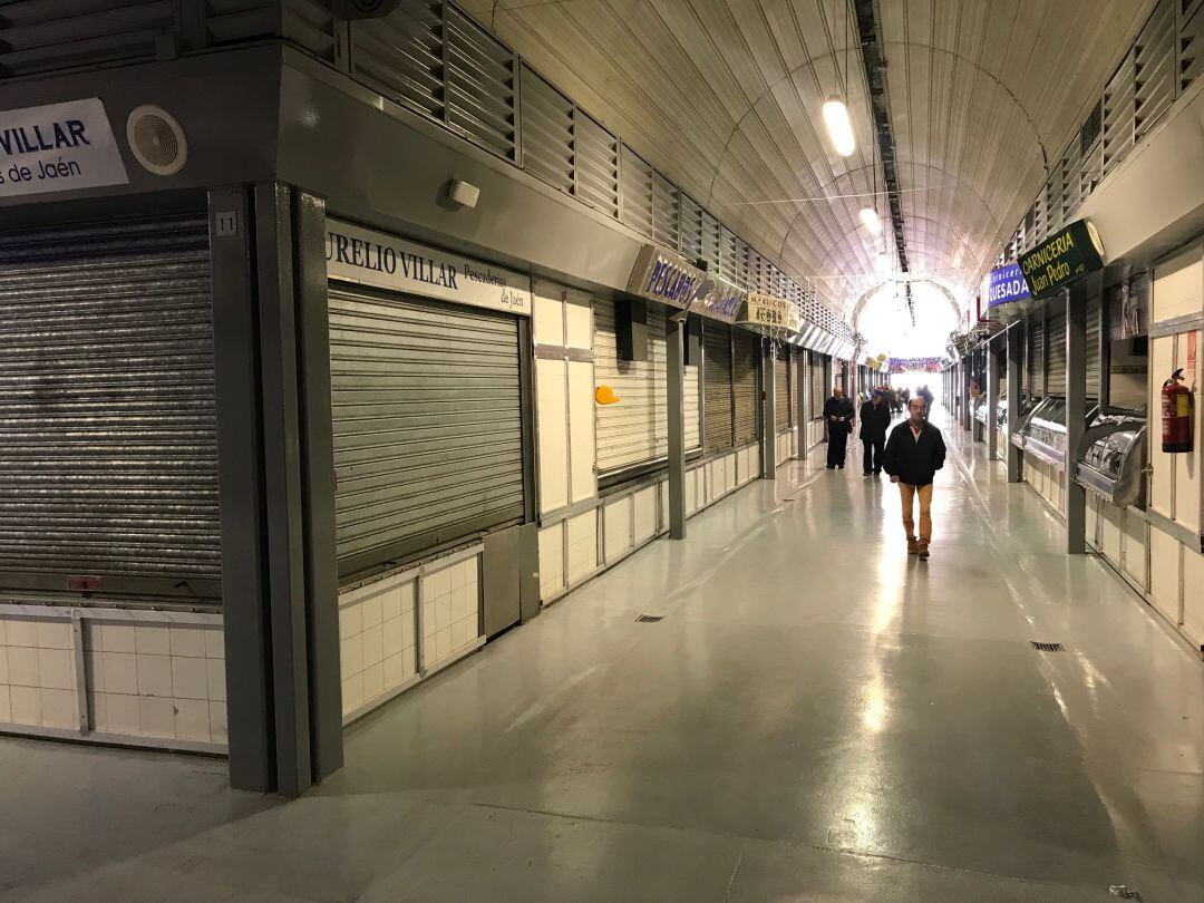 La mayoría de puestos del Mercado de San Francisco han permanecido cerrados durante la manifestación de los comerciantes.