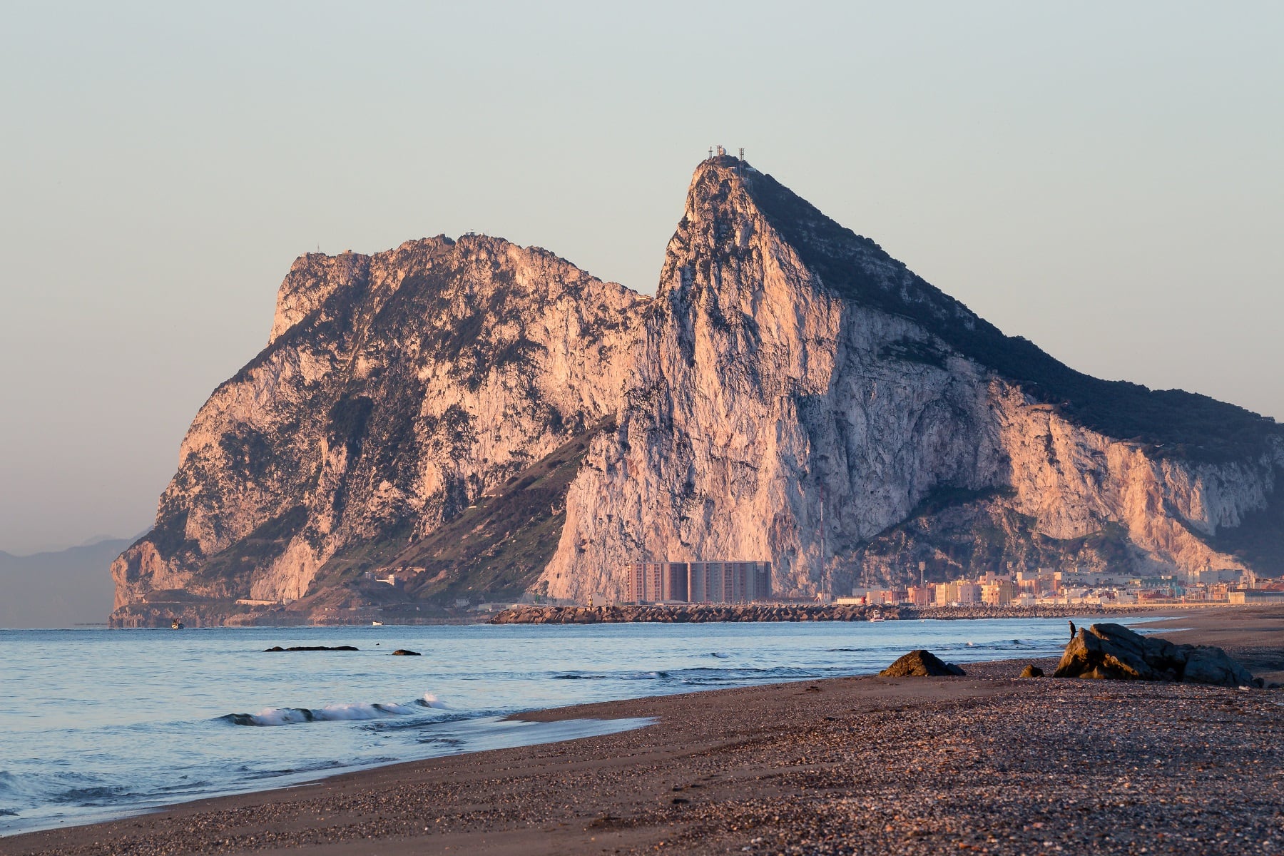 Gibraltar, desde el litoral de Levante de La Línea de la Concepción.