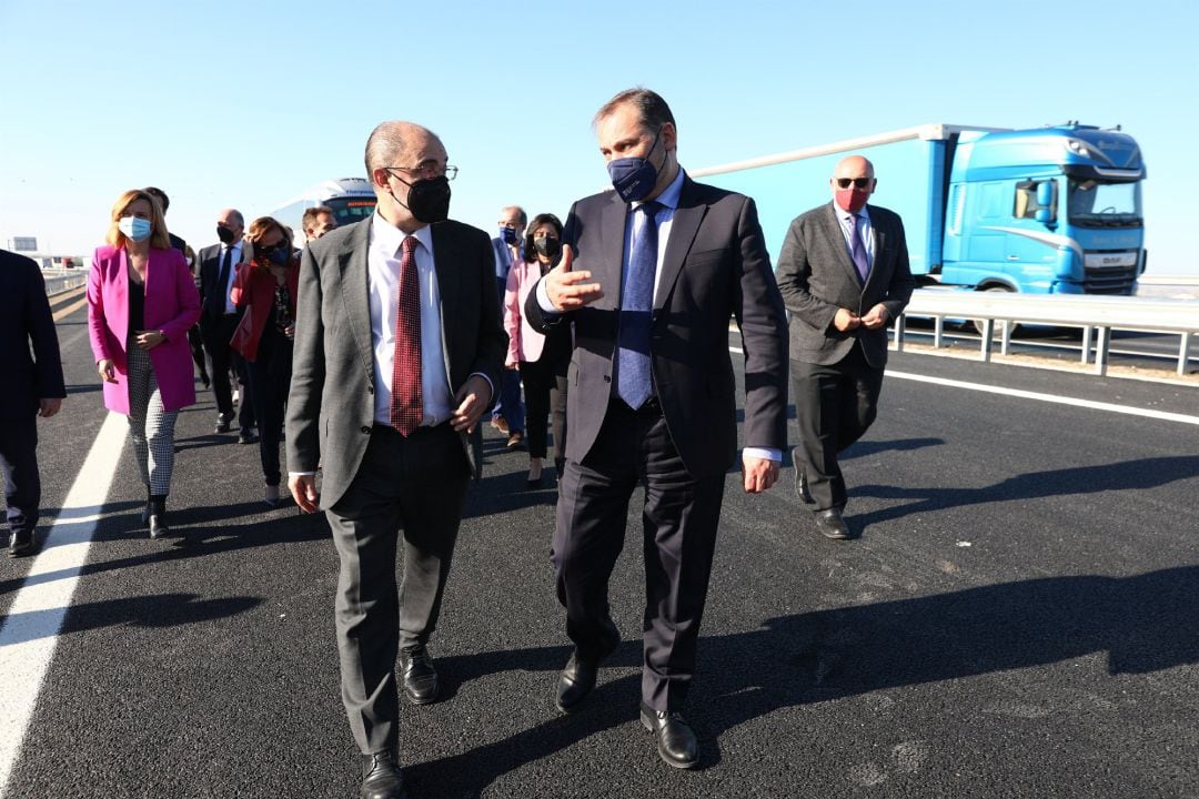 El ministro de Transportes, José Luis Ábalos, y el presidente del Gobierno de Aragón, Javier Lambán, han inaugurado el tramo entre Gallur y Figueruelas de la A-68