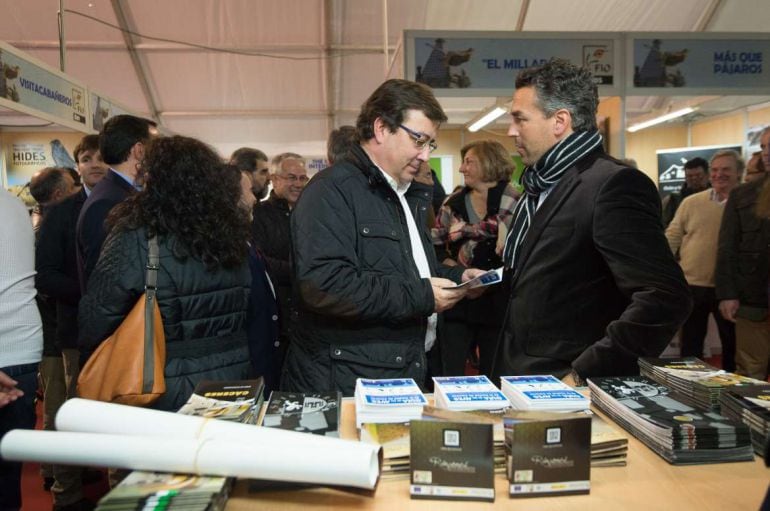 El Presidente de la Junta en la zona de Expositores durante la pasada edición de la FIO