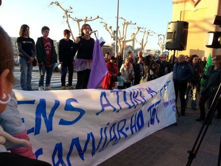 Un moment dels parlaments de la concentració de la tarda a Tortosa.