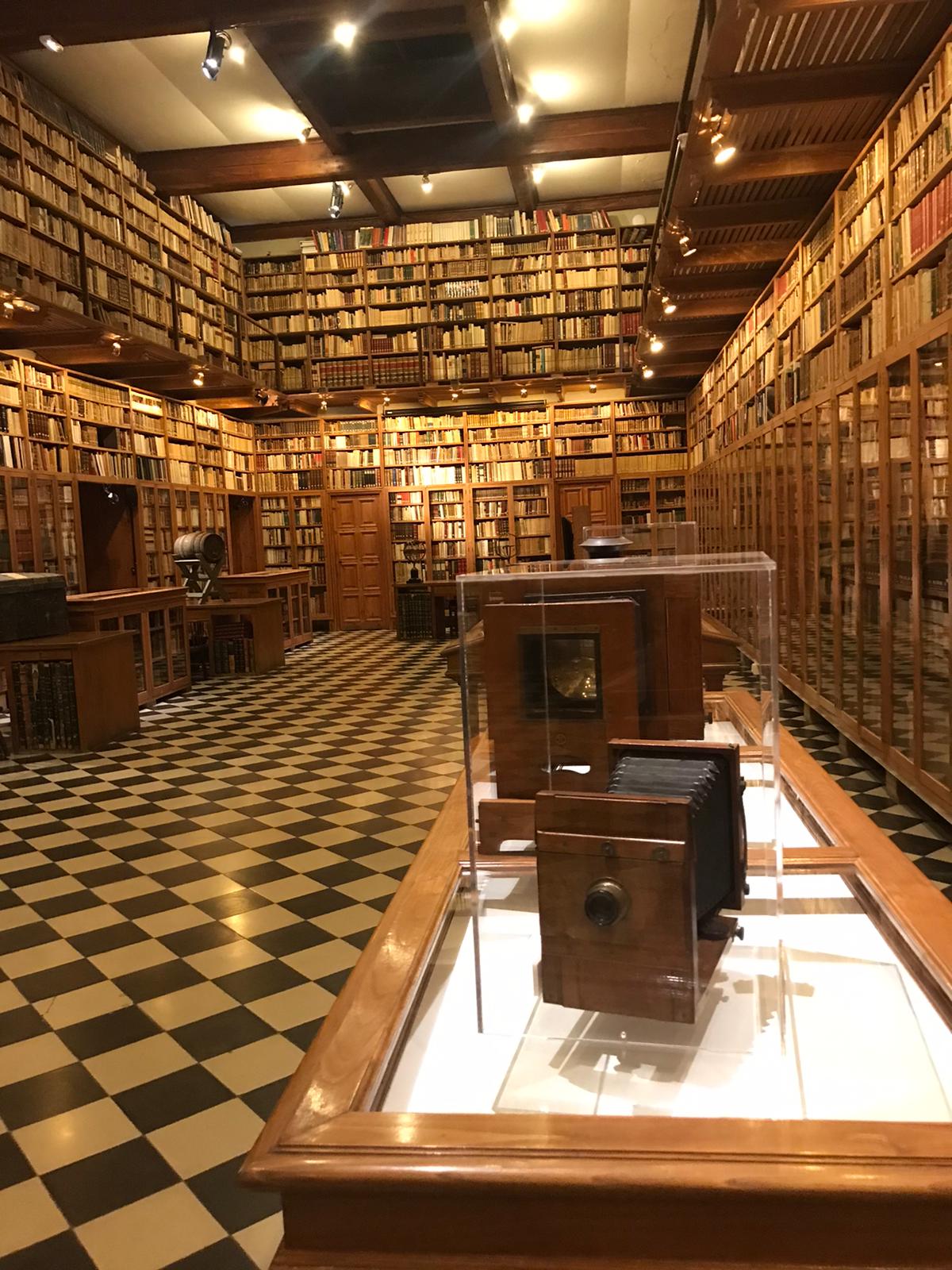 L'exposició es troba a la biblioteca del Museu