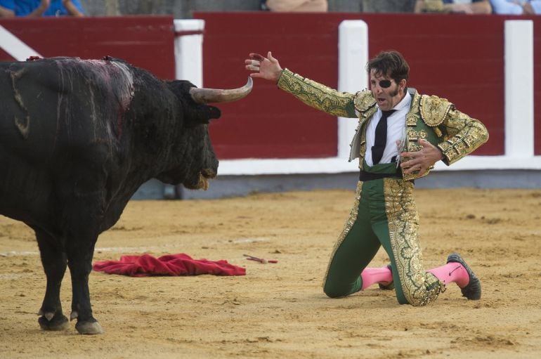 El torero Juan José Padilla durante la lidia de un toro