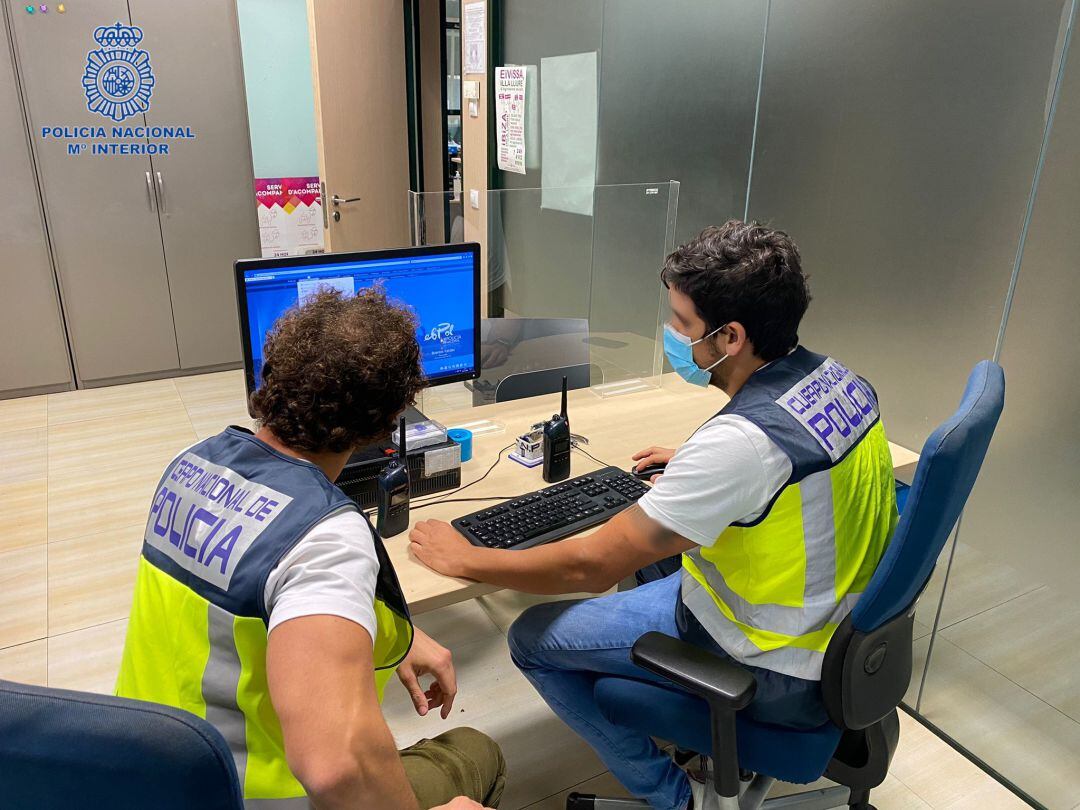 Agentes de la Policía Nacional