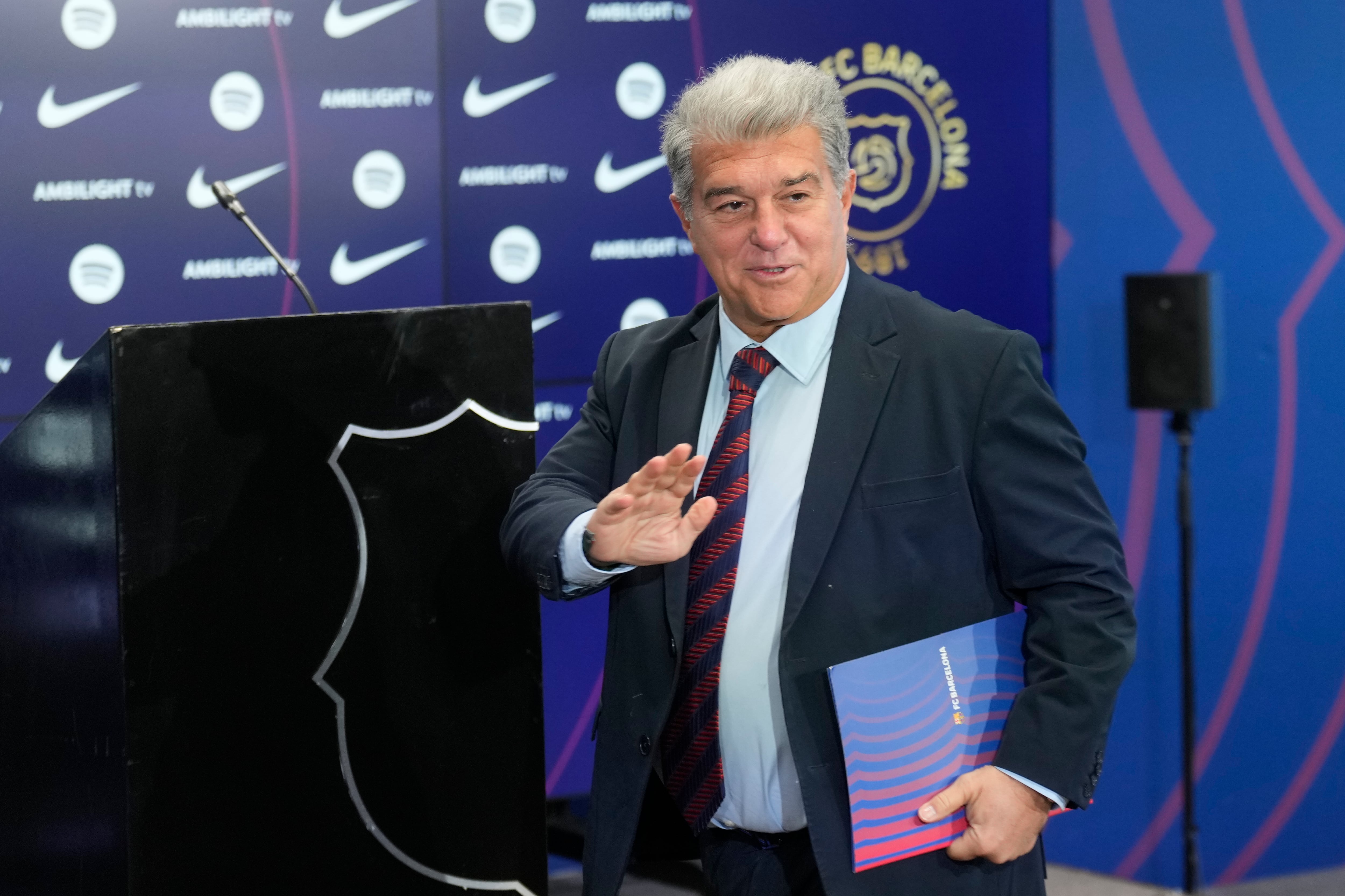 El presidente del FC Barcelona, Joan Laporta, comparece en una rueda de prensa. EFE/Enric Fontcuberta