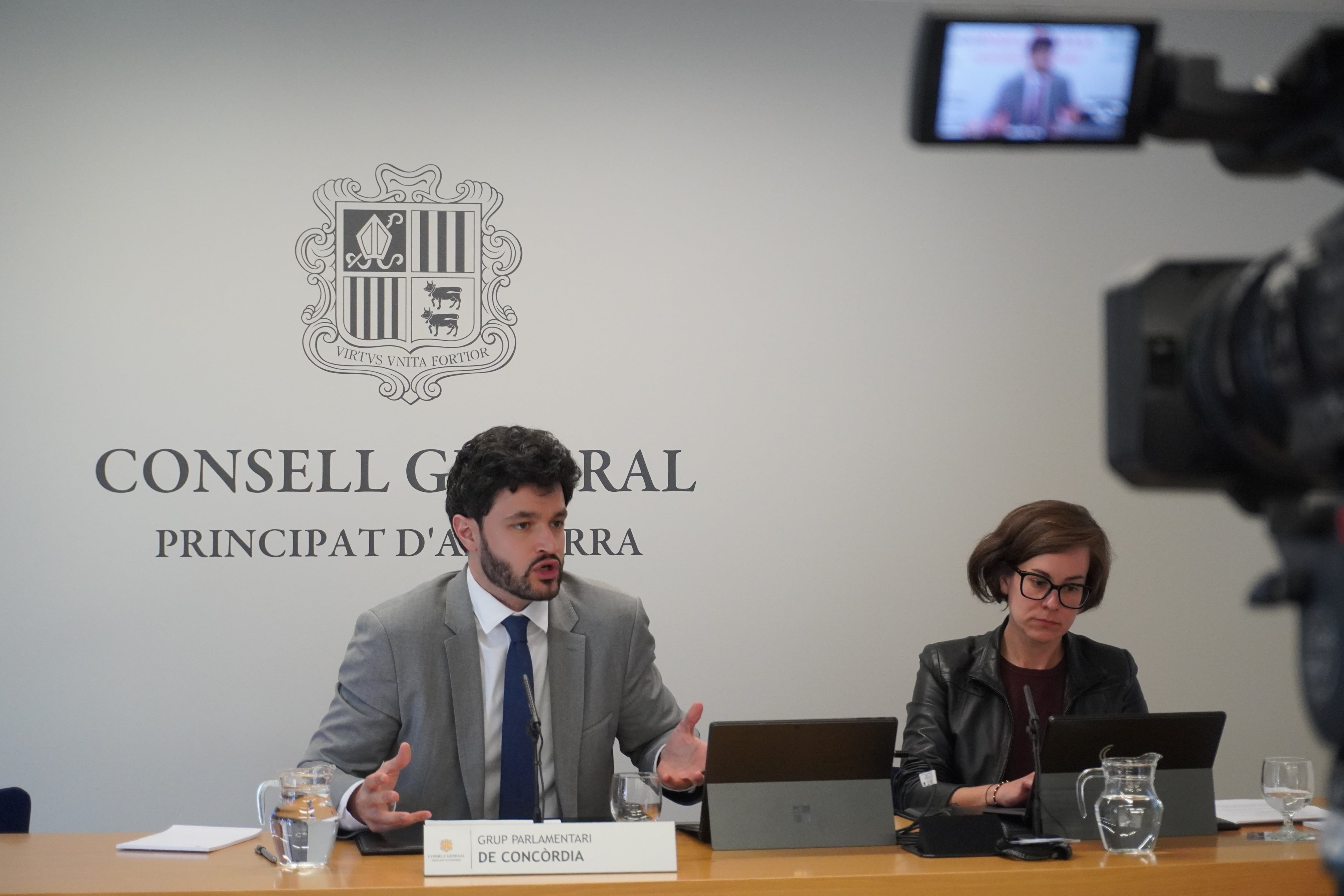 Els presidents del grup parlamentari, Cerni Escalé i Núria Segués, han presentat al projecte que alliberarà el sector a partir de l'any vinent