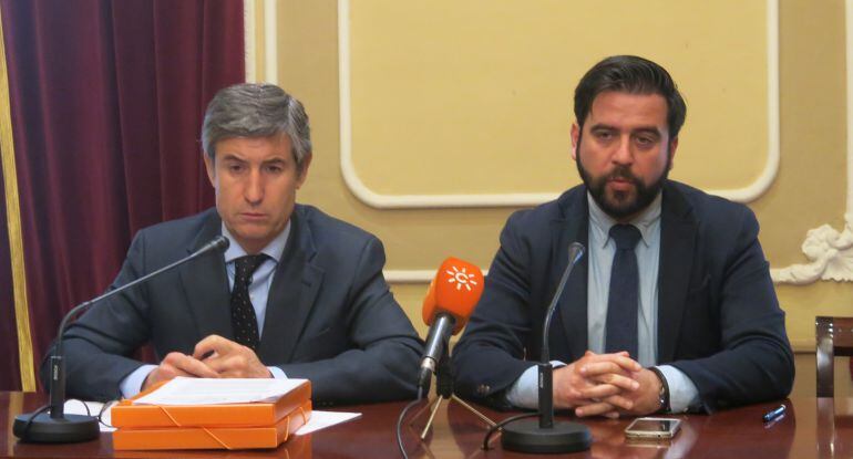 Juan Manuel Pérez Dorao y Fran González en la rueda de prensa en la que pidieron un pleno extraordinario sobre la gestión de Manuel González Bauza