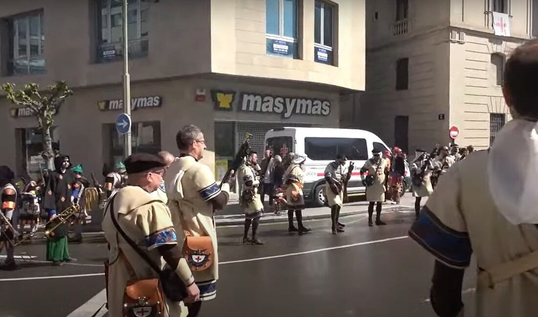 Las grandes superficies comerciales no abrirán durante las Fiestas de Moros y Cristianos de Alcoy.